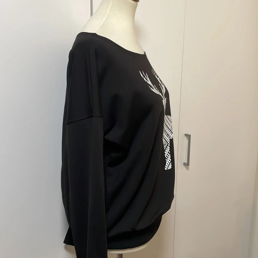 Off Shoulder Winter Holiday * Black & White * Deer Holiday Sweatshirt Size Small